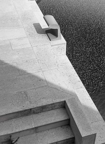 Borne Bèton Grande from Nemo Floor Lamps by Le Corbusier