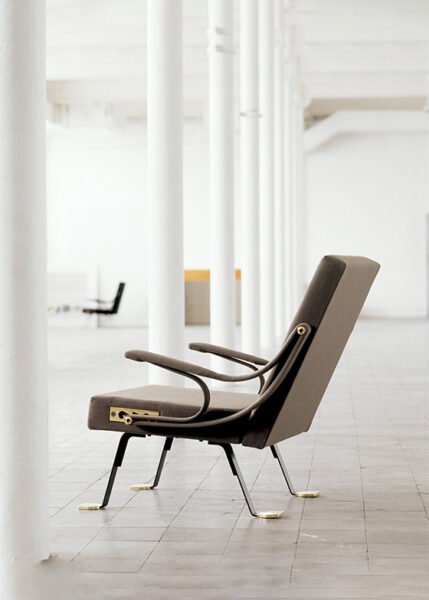 Digamma Armchair from Santa & Cole Chairs by Ignazio Gardella
