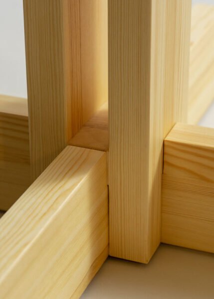 001 Dining Table Round from Vaarnii Dining Tables by Fredrik Paulsen