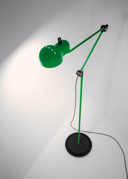 The Topo lamp is a beautiful and unique piece of design. It features a metal shell with slits resembling 1960s sports car vents and a lampshade shaped like the classic E27 bulb casing. The lamp has jointed metal arms for flexibility and a heat-insulating handle for safety.