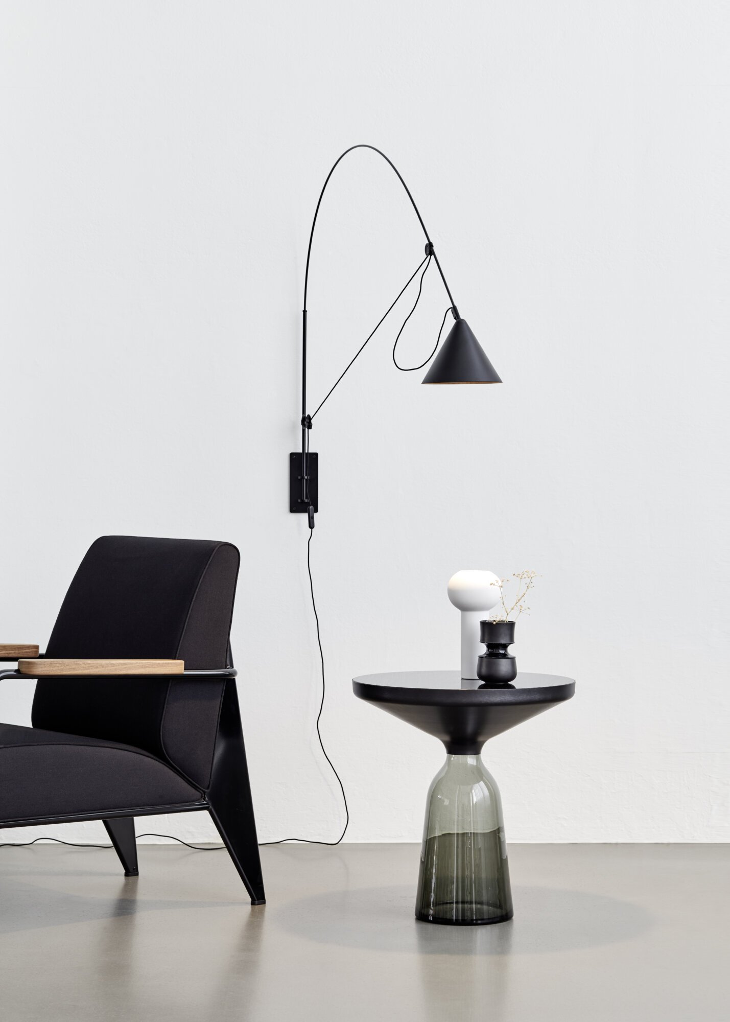 12-ayno_wall_l_black_coffeetable_02_midgard_licht_foto_p_fehrentz - rewire Midgard AYNO L Wall