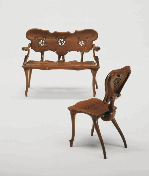Calvet Chair from BD Barcelona Chairs by Antoni Gaudí