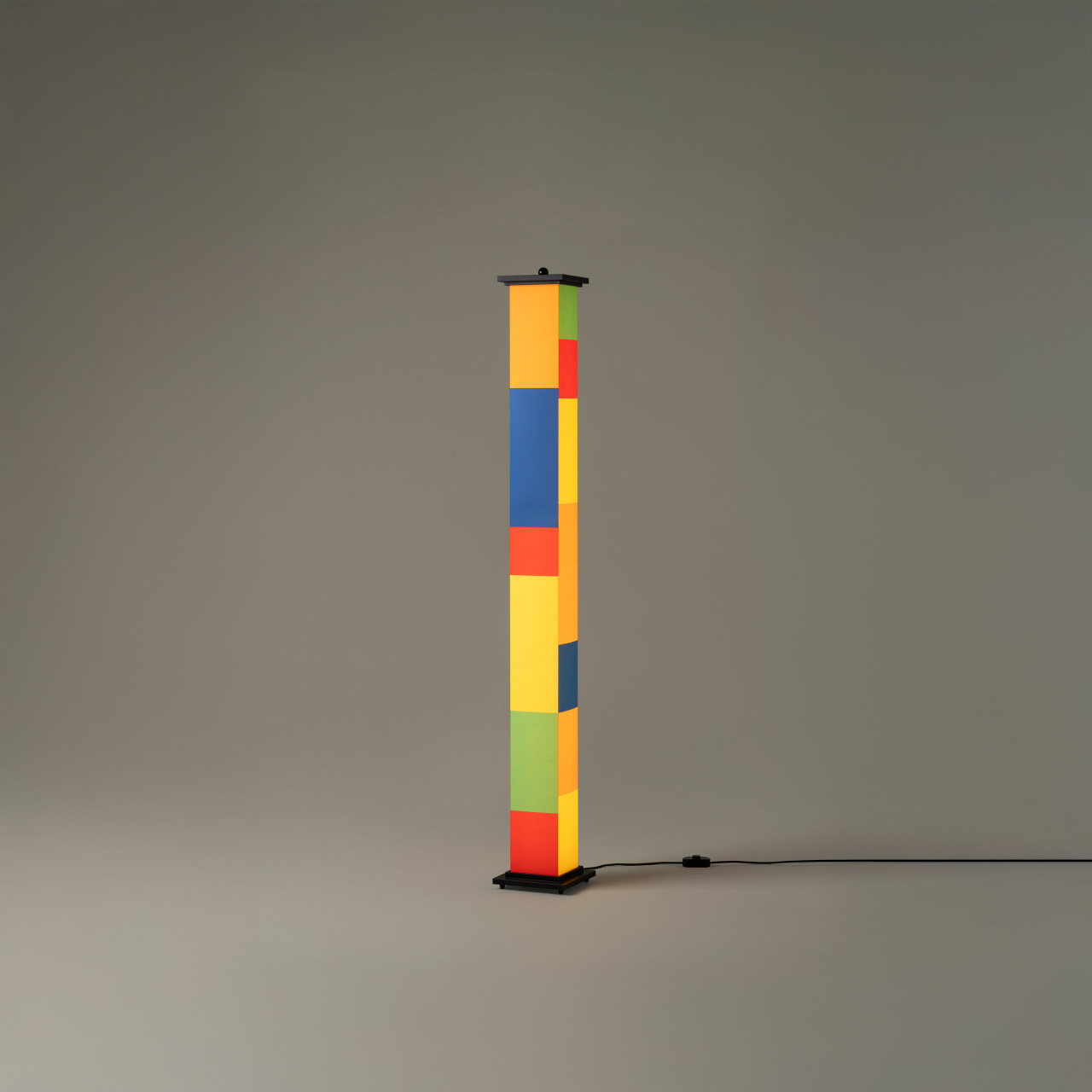 La-bella-durmiente-enric-badrinas-2024-18-on-r25-x2400-1280x1280 | rewire Tall vertical column of colorful square blocks on a black base, plugged into a cord in a neutral studio.